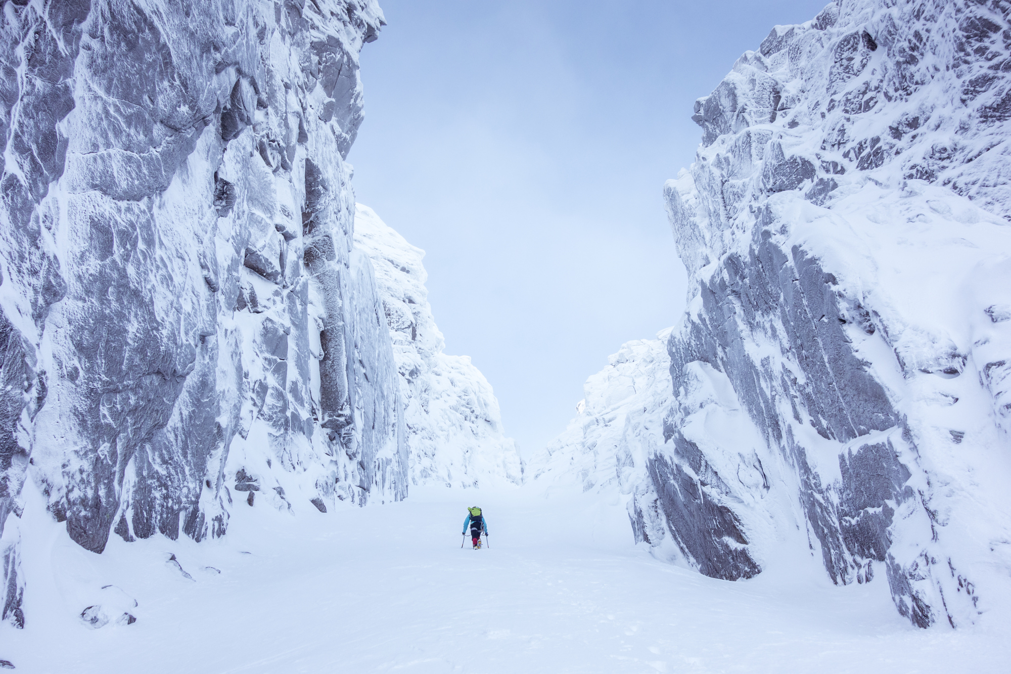 scottish winter climbing the black spout lochnagar